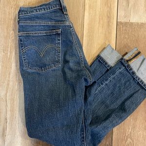 Levi’s 501 mid-rise straight leg jeans. Size 28 Waist, 30 length.